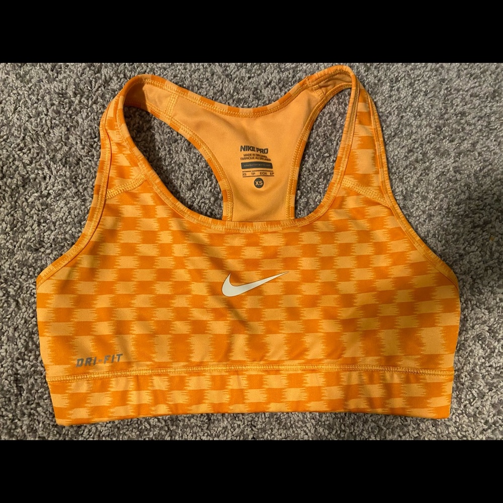 XS Women’s Nike sports bra